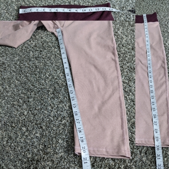✨3/$15 Fabletics pink purple workout legging L/XL - Picture 8 of 8